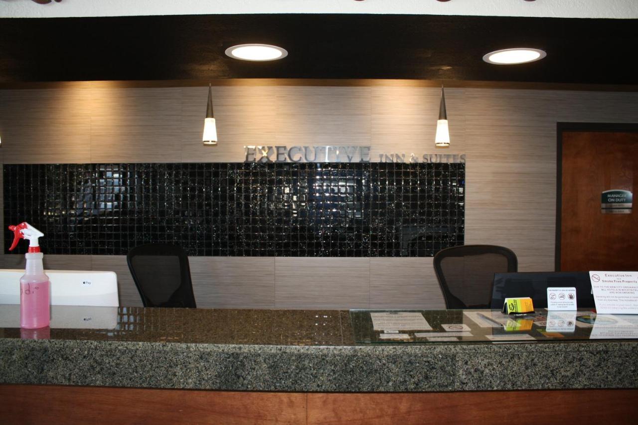Executive Inn And Suites ويتشيتا فولز المظهر الخارجي الصورة