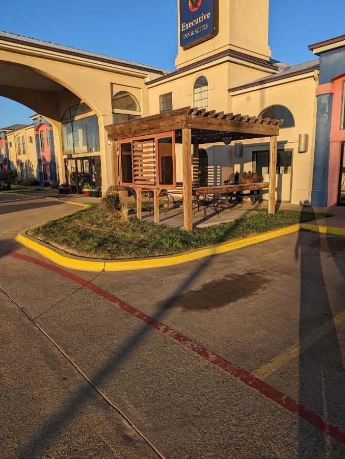 Executive Inn And Suites ويتشيتا فولز المظهر الخارجي الصورة