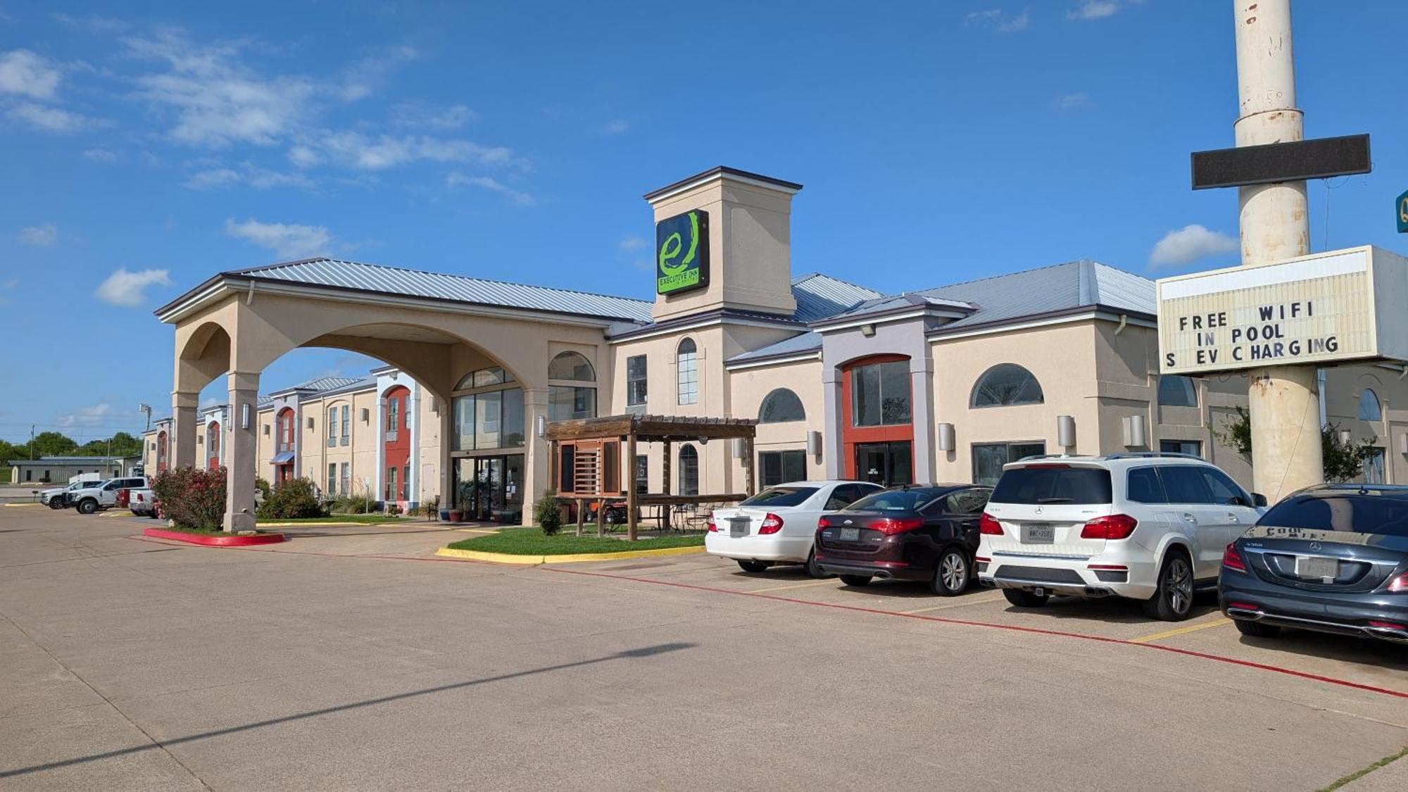 Executive Inn And Suites ويتشيتا فولز المظهر الخارجي الصورة